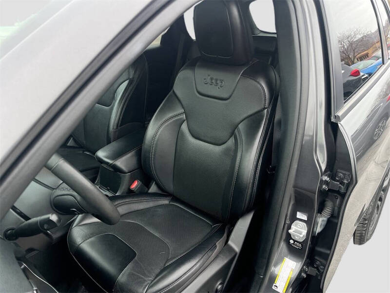 2023 Jeep Cherokee Altitude Lux