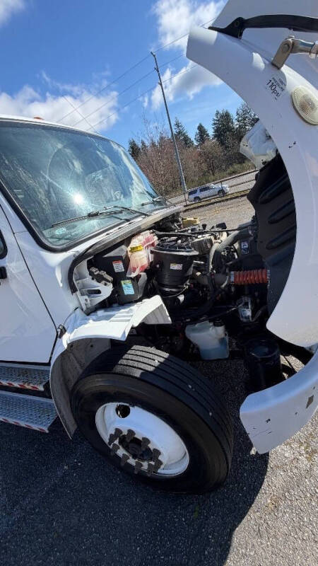 2019 Freightliner M2 106