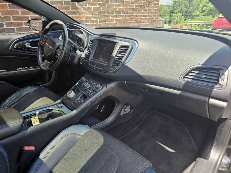 2015 Chrysler 200 S
