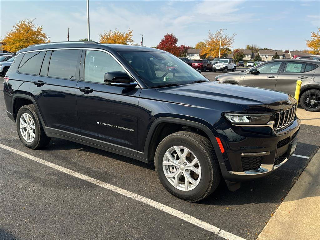 2023 Jeep Grand Cherokee L for sale at Victoria Auto Sales in Victoria, MN