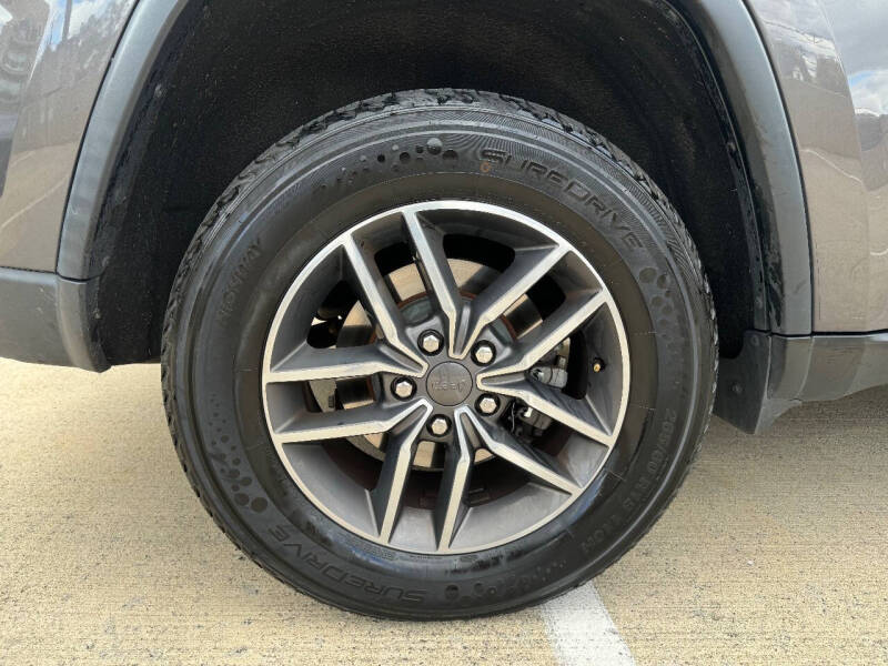 2020 Jeep Grand Cherokee Laredo E