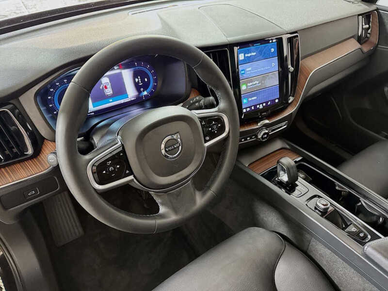 2023 Volvo XC60 B5 Plus Dark Theme
