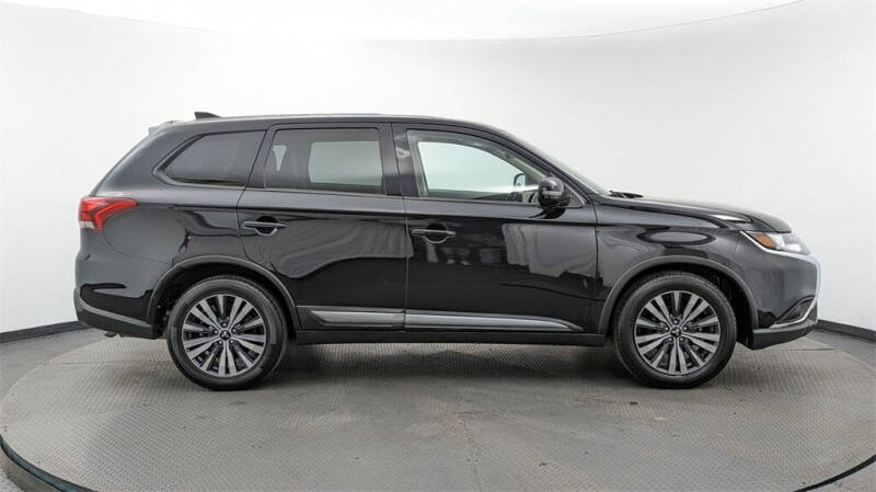 2020 Mitsubishi Outlander SE