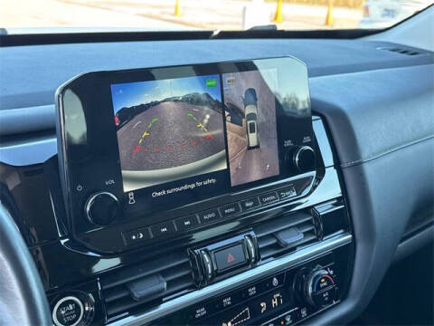 2022 Nissan Pathfinder SL