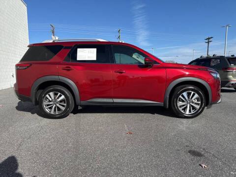 2022 Nissan Pathfinder SL