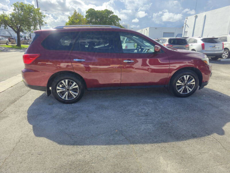2017 Nissan Pathfinder SV