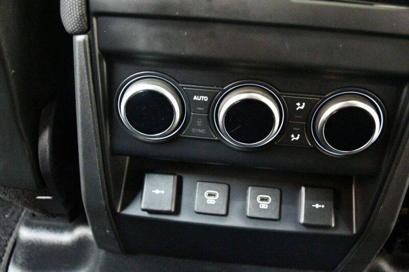 2022 Land Rover Defender 110 X-Dynamic SE