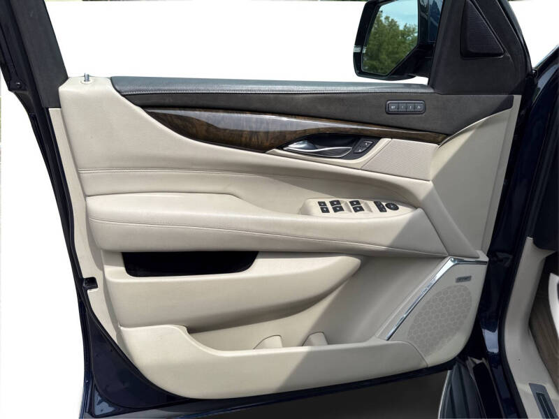 2018 Cadillac Escalade Luxury