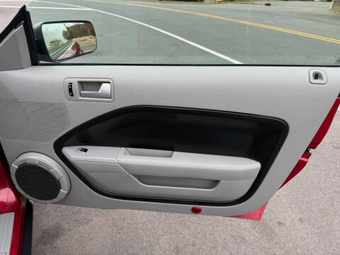 2005 Ford Mustang V6 Deluxe