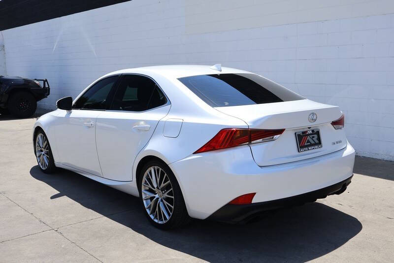 2018 Lexus IS 300