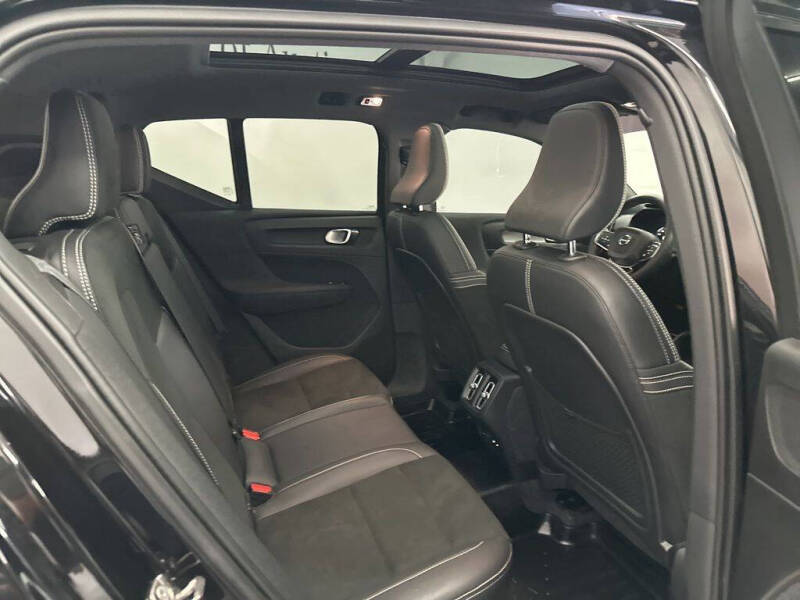 2022 Volvo XC40 T5 R-Design