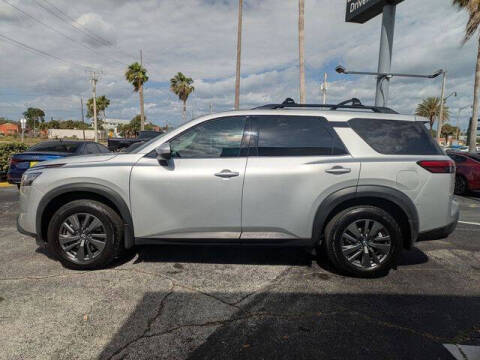2022 Nissan Pathfinder SV