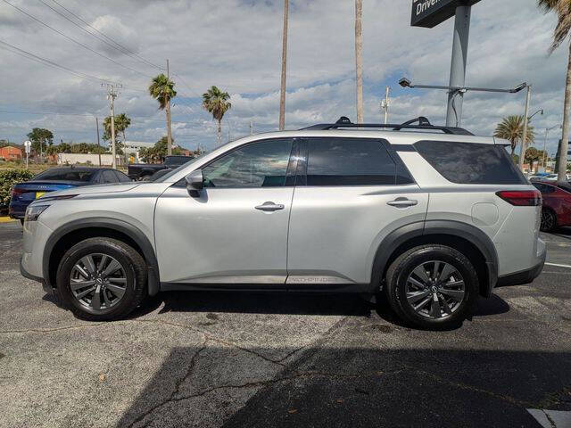 2022 Nissan Pathfinder SV