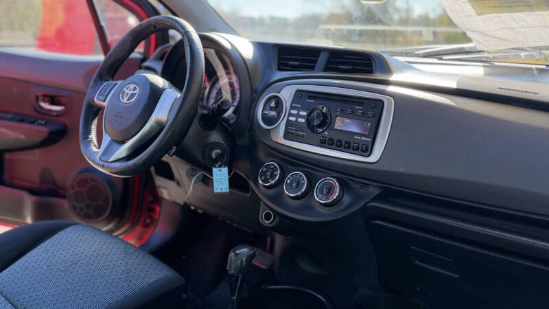 2012 Toyota Yaris 5-Door SE