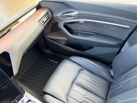 2019 Audi e-tron quattro Prestige