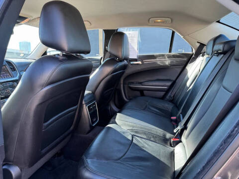 2017 Chrysler 300 Limited