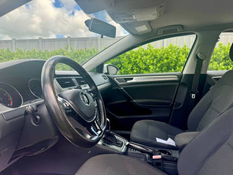 2016 Volkswagen Golf TSI S