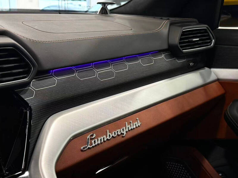 2020 Lamborghini Urus