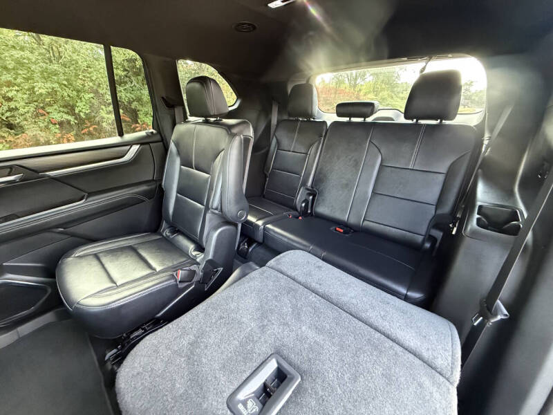 2024 GMC Acadia Elevation