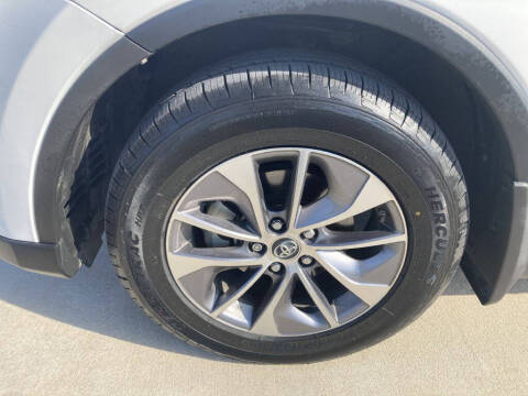 2017 Toyota RAV4 Hybrid LE Plus