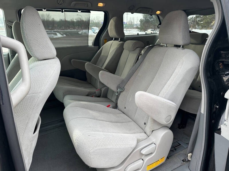 2014 Toyota Sienna LE 8-Passenger