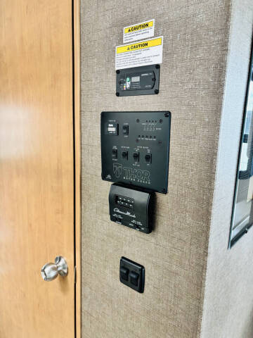 2017 Thor Motor Coach Hurricane 31S