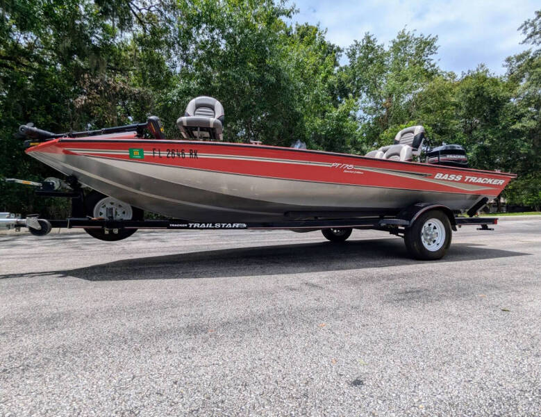 2004 Tracker Bass Boat