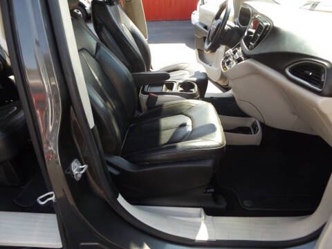 2017 Chrysler Pacifica Touring-L