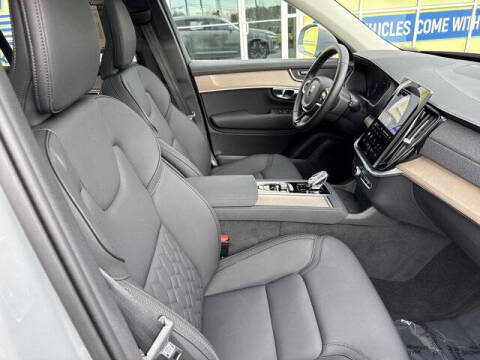 2025 Volvo XC90 B6 Plus Bright Theme 7P