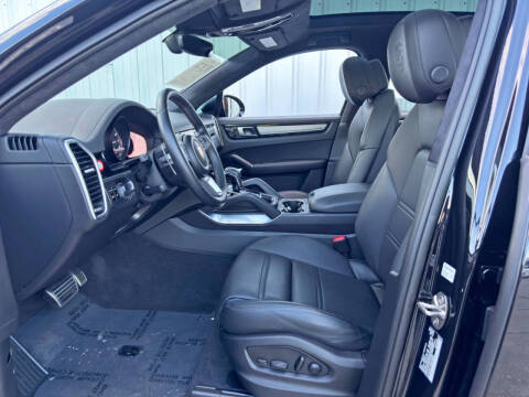 2021 Porsche Cayenne Turbo S E-Hybrid Coupe