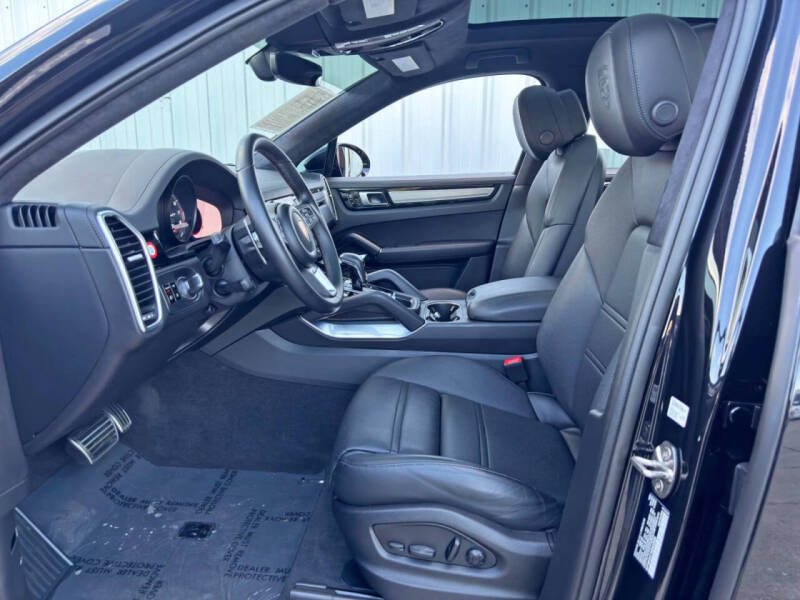 2021 Porsche Cayenne Turbo S E-Hybrid Coupe