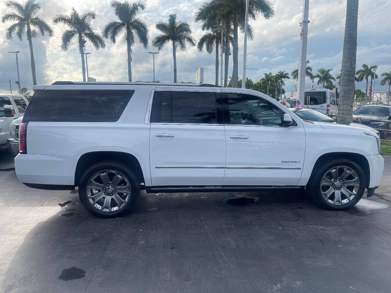 2016 GMC Yukon XL SUV / Crossover - $26,900