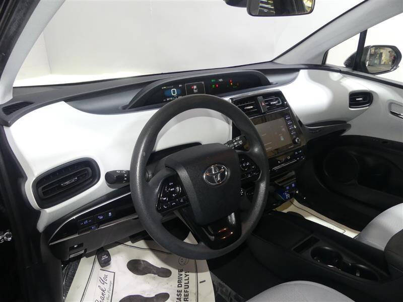 2022 Toyota Prius LE