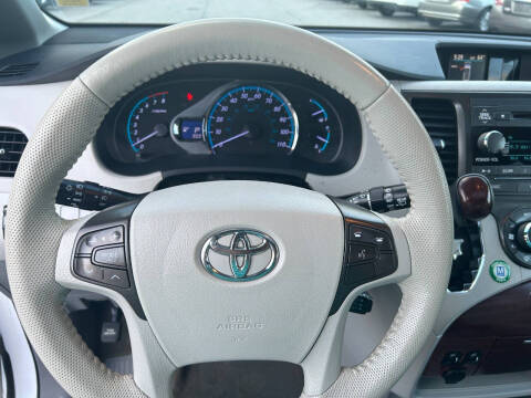 2014 Toyota Sienna XLE 8-Passenger