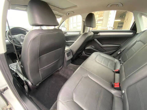 2012 Volkswagen Passat SE PZEV