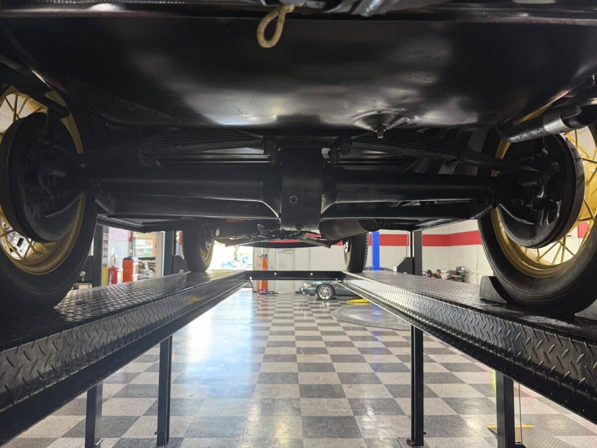 1932 Ford Model 18 73