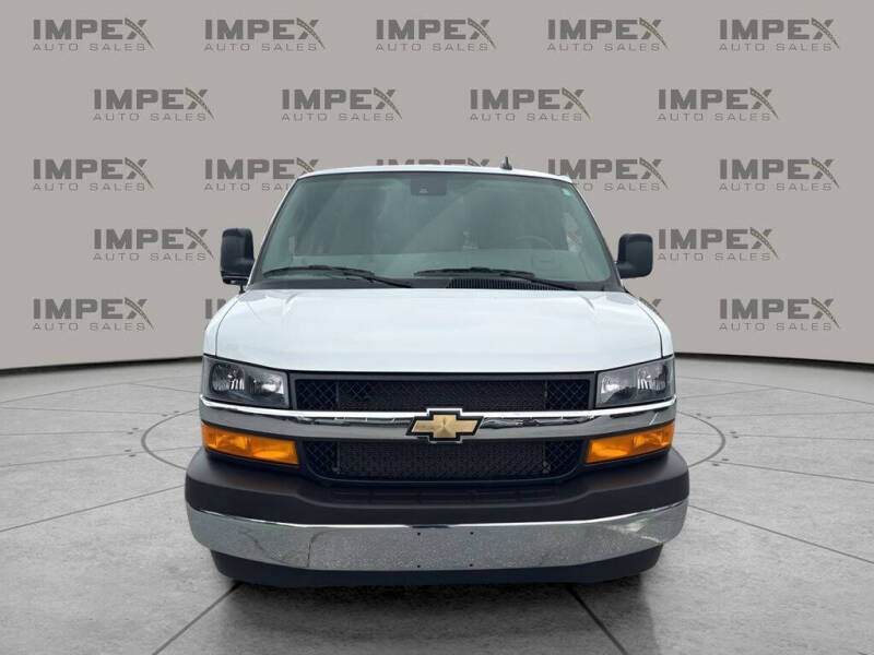 2025 Chevrolet Express LT 3500