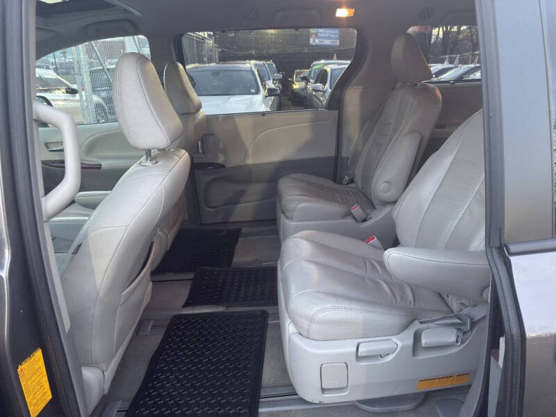 2012 Toyota Sienna XLE 7-Passenger