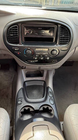 2004 Toyota Sequoia SR5