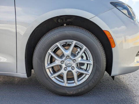 2026 Chrysler Voyager LX