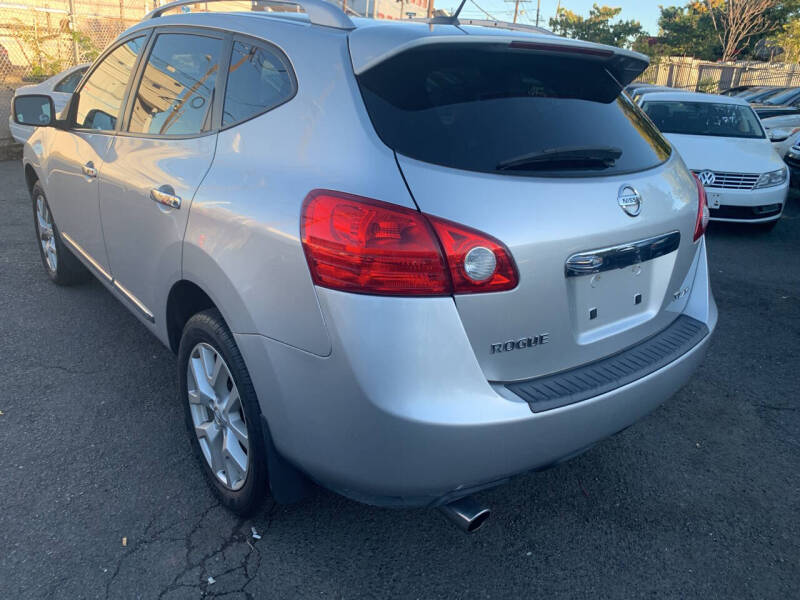 2011 Nissan Rogue SV