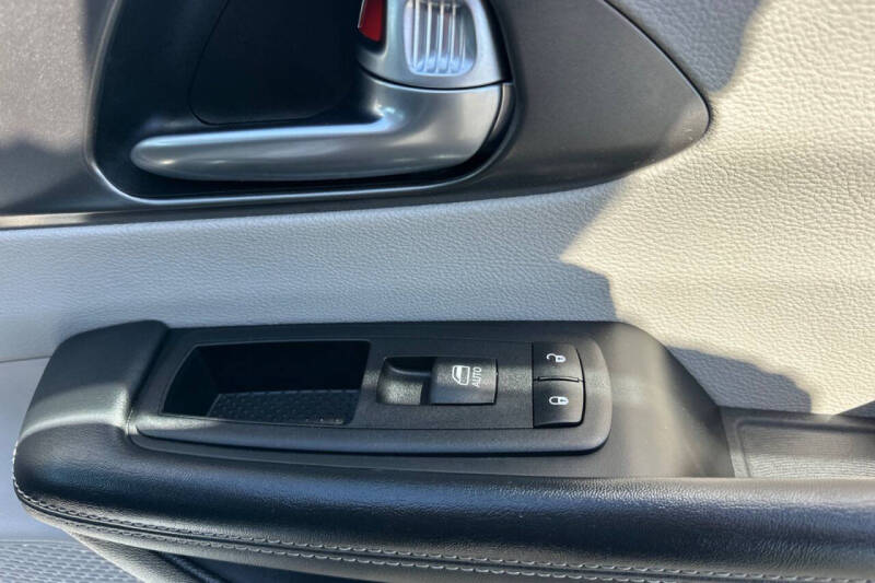 2024 Chrysler Pacifica Plug-In Hybrid Select