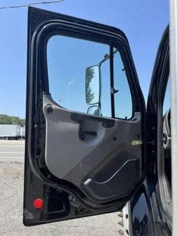 2009 Freightliner M2 106