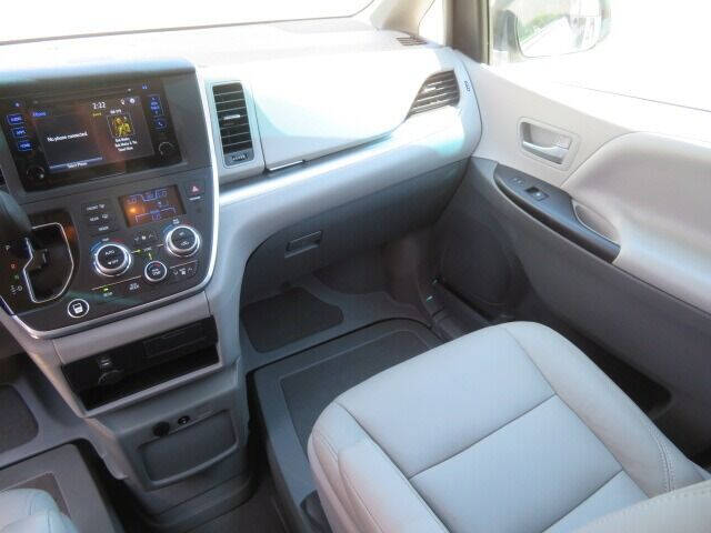 2016 Toyota Sienna LE Mobility 7-Passenger