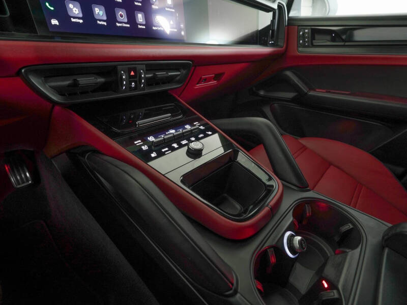 2025 Porsche Cayenne GTS Coupe