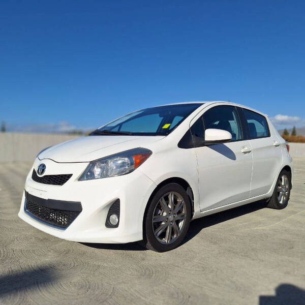 2012 Toyota Yaris 5-Door SE