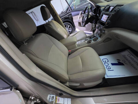 2013 Toyota Highlander SE