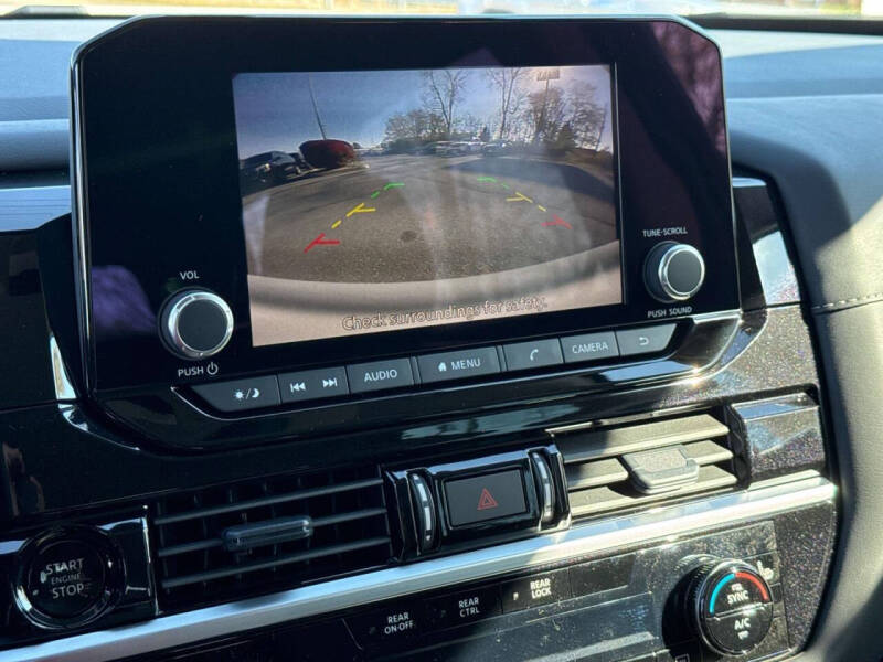 2025 Nissan Pathfinder SV