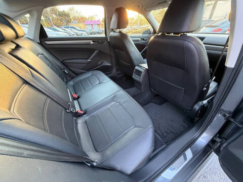 2017 Volkswagen Passat 1.8T R-Line