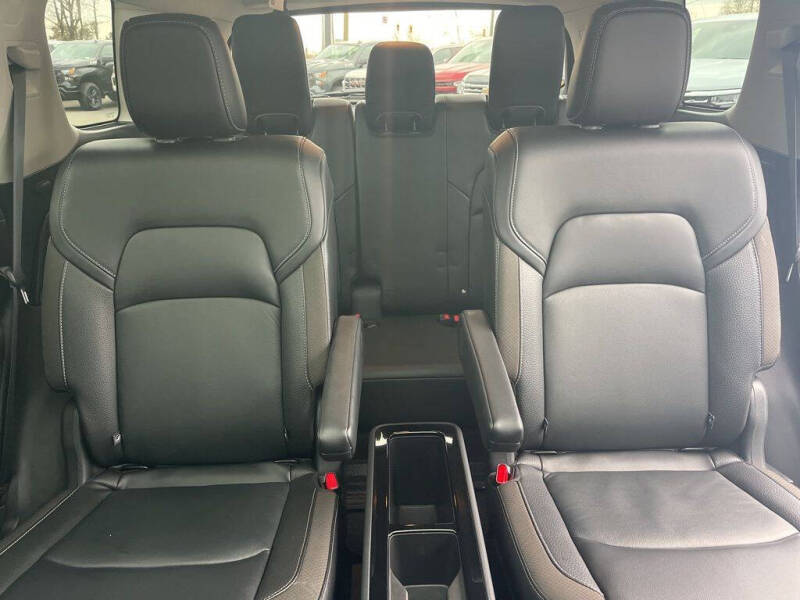 2023 Nissan Pathfinder SL